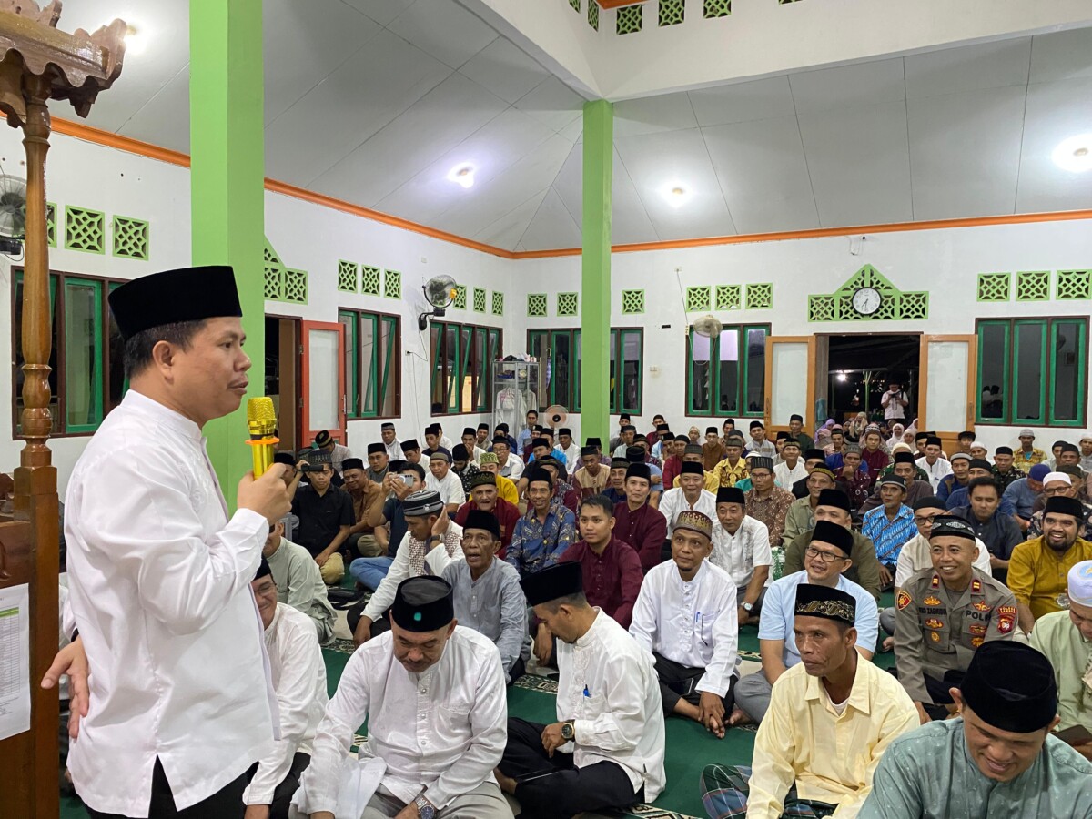 Bupati Sambas, H. Satono pimpin langsung Safari Ramadan di Masjid Uswatun Hasanah Desa Serindang, Kecamatan Tebas, Selasa (3/3/2026).