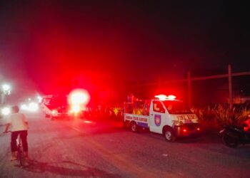 Satu unit gudang produksi kasur milik PT Putra Borneo Barat di kawasan Pabrik Olympic, Jalan Adisucipto, Desa Limbung, Kecamatan Sungai Raya, Kabupaten Kubu Raya, ludes terbakar pada Selasa malam (3/3/2026).