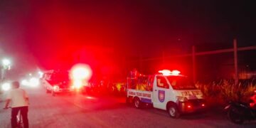 Satu unit gudang produksi kasur milik PT Putra Borneo Barat di kawasan Pabrik Olympic, Jalan Adisucipto, Desa Limbung, Kecamatan Sungai Raya, Kabupaten Kubu Raya, ludes terbakar pada Selasa malam (3/3/2026).