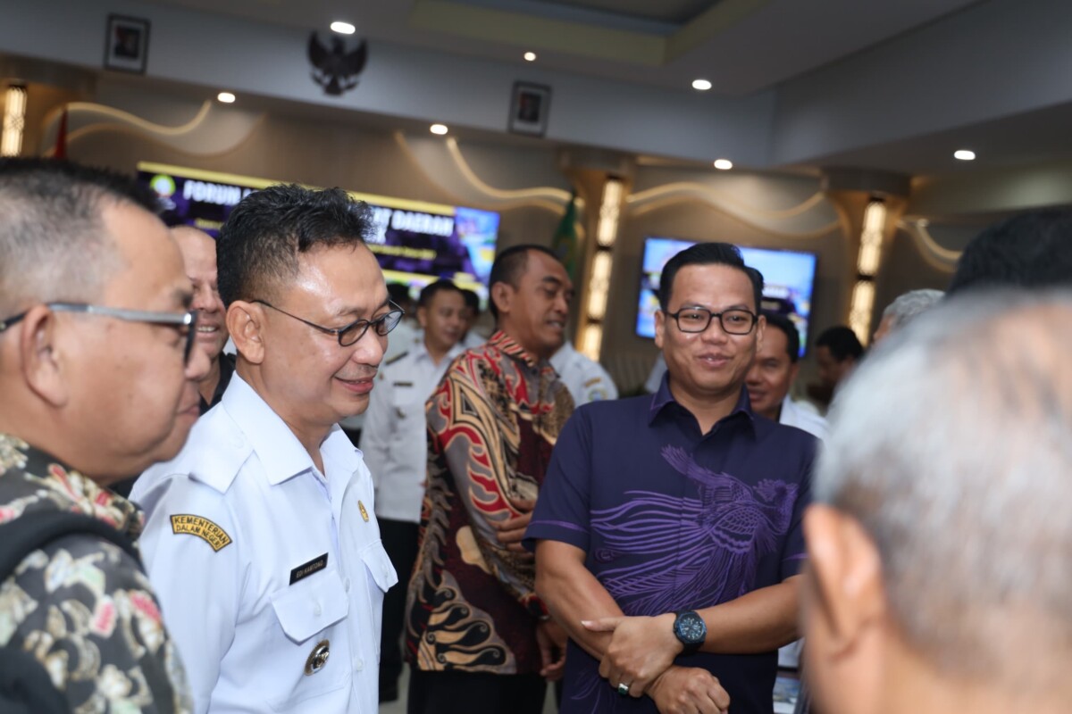 Wali Kota Pontianak Edi Rusdi Kamtono berbincang dengan para peserta Forum Lintas Perangkat Daerah.