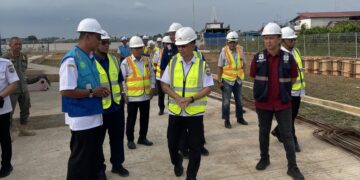 Wali Kota Pontianak Edi Rusdi Kamtono meninjau intake dan IPA PDAM di Nipah Kuning