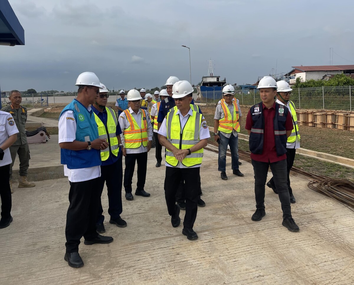 Wali Kota Pontianak Edi Rusdi Kamtono meninjau intake dan IPA PDAM di Nipah Kuning