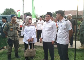 Bupati Sujiwo saat menghadiri kegiatan safari Ramadan dan haul akbar di Pondok Pesantren Darun Nasyiin, Desa Simpang Kanan, Kecamatan Sungai Ambawang, Rabu (4/3/2026).