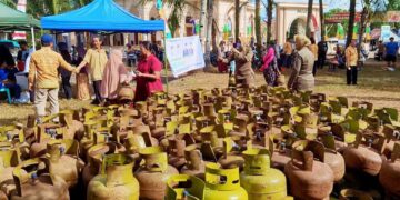 Suasana pasar murah di Kecamatan Benua Kayong. Foto: Ist.