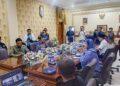 Rapat koordinasi Pemkab Jember mengantisipasi panic BBM di Pendopo Wahyawibawagraha langsung dipimpin Gus Fawait (foto: istimewa)