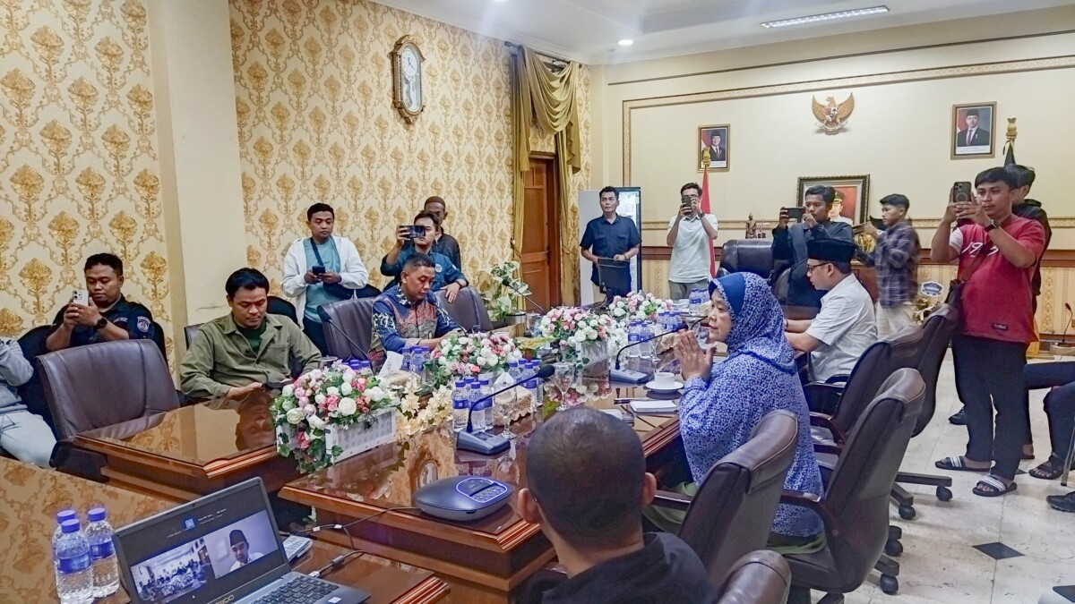 Rapat koordinasi Pemkab Jember mengantisipasi panic BBM di Pendopo Wahyawibawagraha langsung dipimpin Gus Fawait (foto: istimewa)