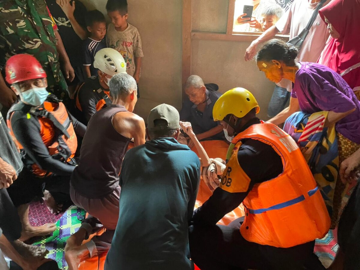 Tim SAR gabungan berhasil temukan korban tenggelam di Sungai Ramah, Dusun Cahaya Kita, Desa Dangkan Kota, Kecamatan Silat Hulu, Kabupaten Kapuas Hulu.