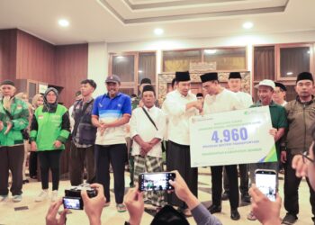 Peringatan Nuzulul Qur'an diisi juga dengan penyerahan kepesertaan BPJS ketenagakerjaan bagi ojol di Jember (foto: istimewa)