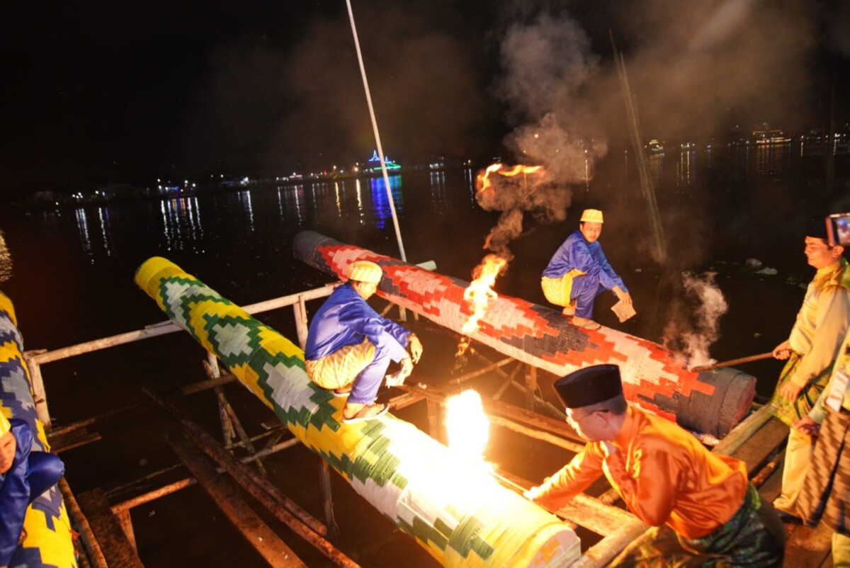 Permainan Meriam Karbit menjadi tradisi setiap tahun menyambut lebaran di Pontianak.