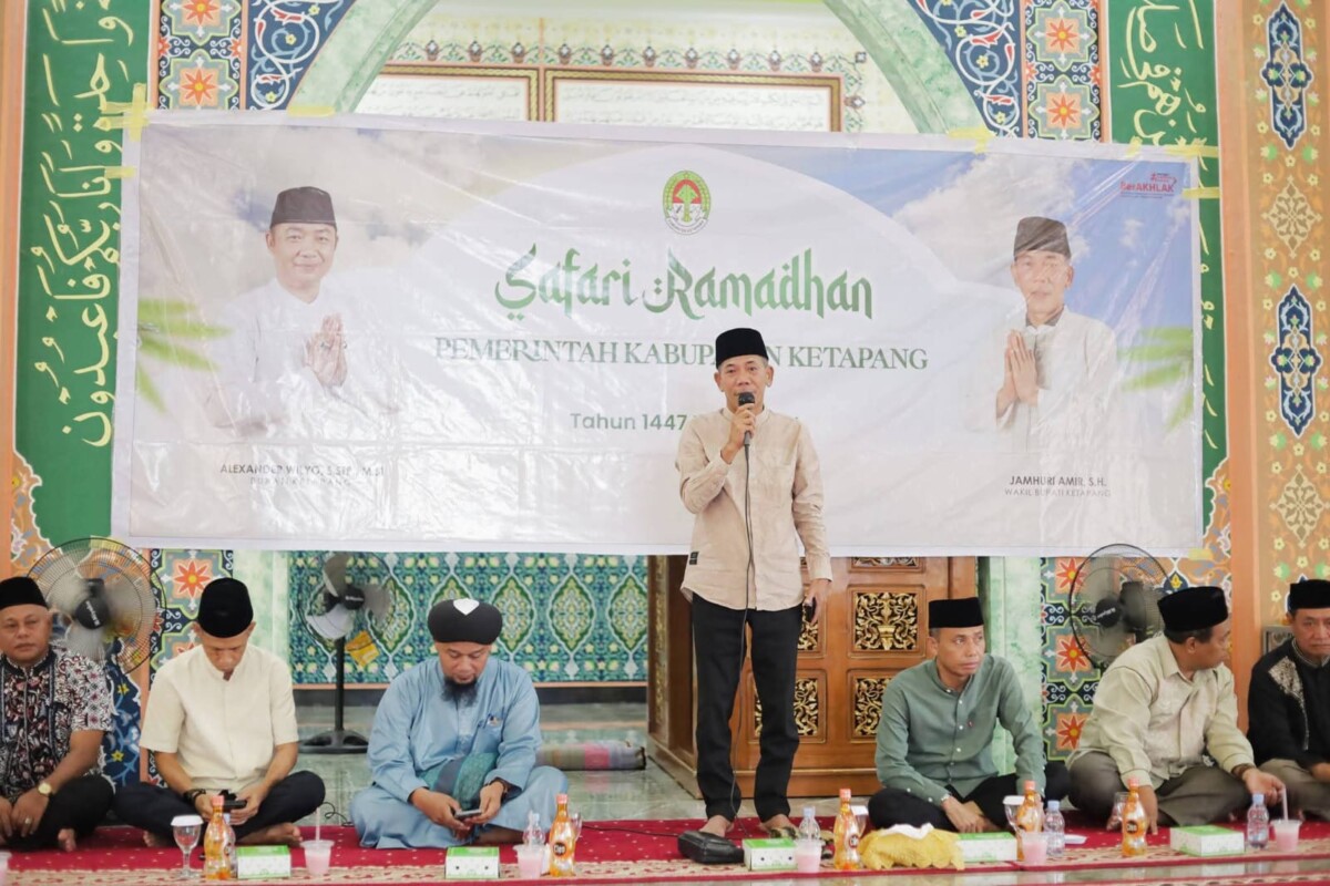 Wakil Bupati Ketapang, Jamhuri Amir menyampaikan sambutan saat kegiatan Safari Ramadan, Minggu (08/03/2026).(Foto: Prokopim Pemkab Ketapang).