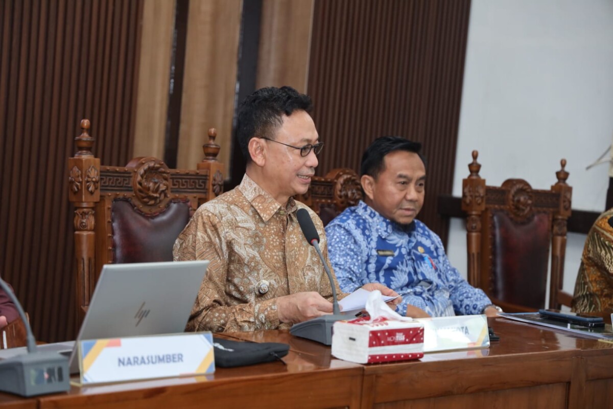 Wali Kota Pontianak Edi Rusdi Kamtono membuka FGD Asumsi dan Kerangka Ekonomi Makro Kota Pontianak.