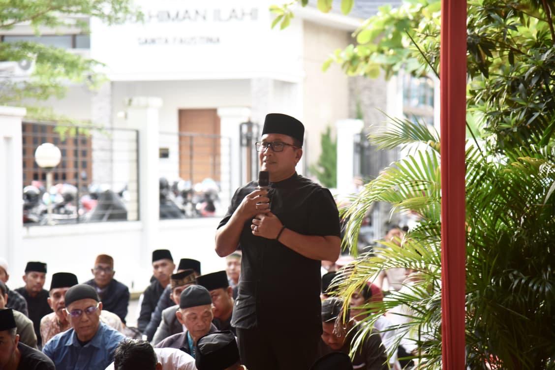 Bupati Kubu Raya Sujiwo menggelar buka puasa bersama di kediamannya di Kompleks Mediteranian Palace, kawasan Sungai Raya Dalam, Rabu (11/3/2026).