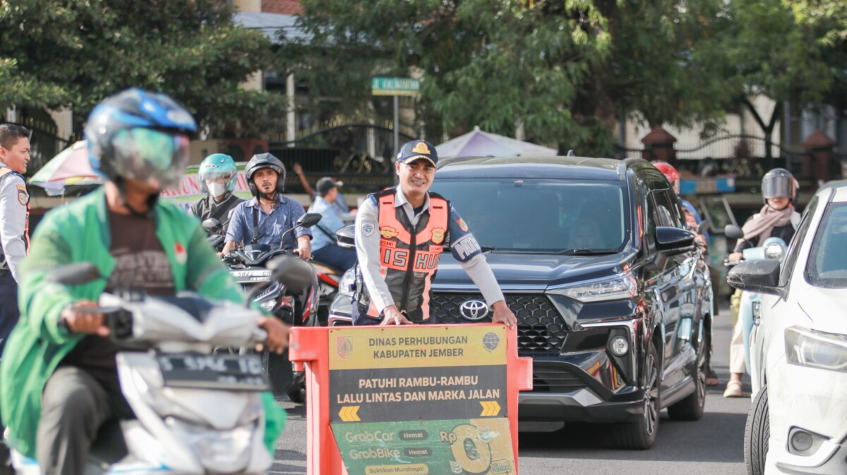 Penerapan Sistem Satu Arah (SSA) di kawasan Kampus Tegalboto pada pukul 15.30-18.00 wib mulai tanggal 13 sampai 19 Maret 2026 (foto: istimewa)
