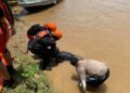 Tim SAR gabungan lakukan pencarian kapal MV JH 07 yang dilaporkan terbalik pada Jumat (13/3/2026), menyebabkan tiga anak buah kapal (ABK) tenggelam.