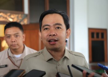 Bupati Fawait menanggapi penyegelan SPBU Tegalbesar yang diduga penyelewengan BBM subsidi jenis solar (foto:istimewa)