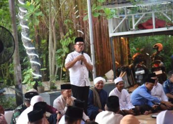 Bupati Kubu Raya, Sujiwo, buka puasa bersama di kediaman pribadinya di Kompleks Mediteranian Palace, Sungai Raya Dalam, Pontianak, Sabtu (14/3/2026).