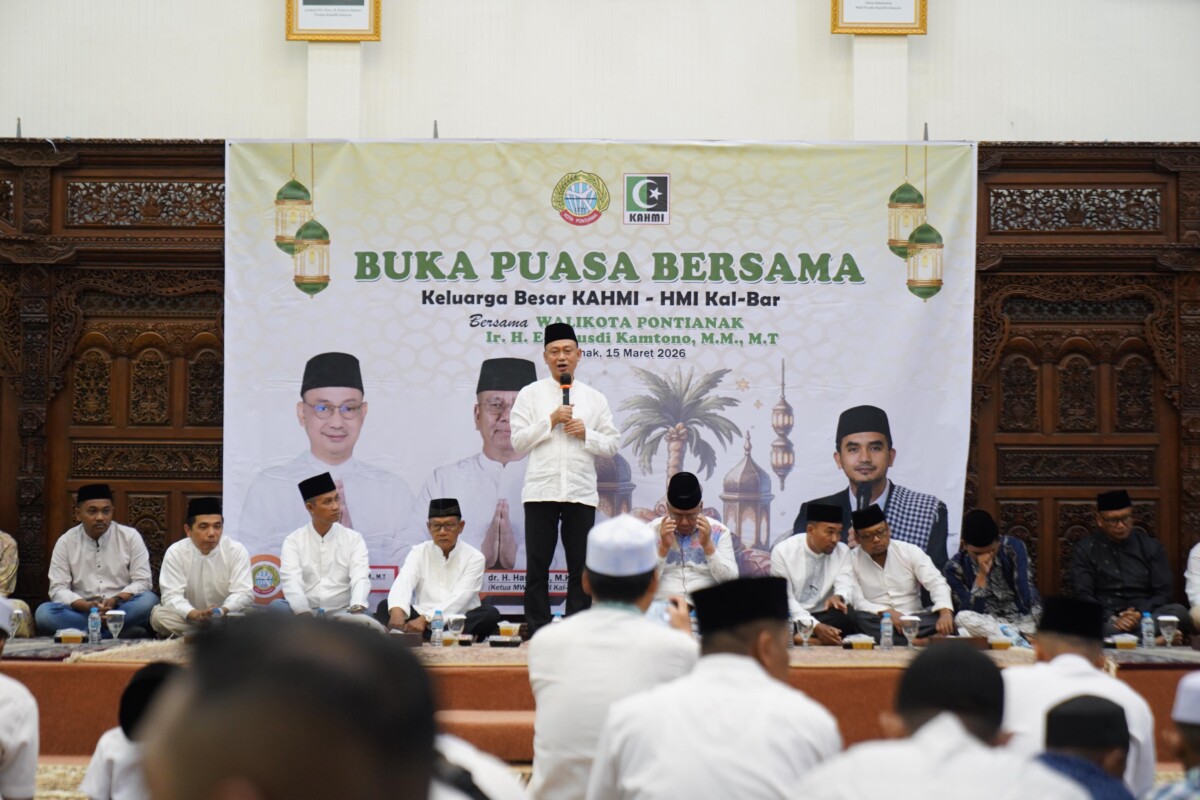 Wali Kota Pontianak Edi Rusdi Kamtono memberikan sambutan saat buka puasa bersama Korps Alumni Himpunan Mahasiswa Islam (KAHMI) di Aula Rumah Jabatan Wali Kota.