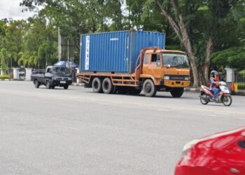 Pemerintah Kota Pontianak mengambil langkah tegas dengan membatasi operasional kendaraan angkutan barang, Selasa (17/3/2026)