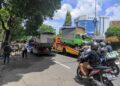 Penertiban PKL liar oleh Satgas Infrastruktur dan Tata Ruang Kabupaten Jember berjalan lancar (foto: Jurnalis.co.id/Sigit)
