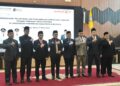 Bupati Kubu Raya Sujiwo saat mengukuhkan, melantik, dan mengambil sumpah/janji jabatan pejabat pimpinan tinggi pratama di lingkungan Pemerintah Kabupaten Kubu Raya, di Aula Praja Utama Kantor Bupati Kubu Raya, Selasa (17/3/2026)
