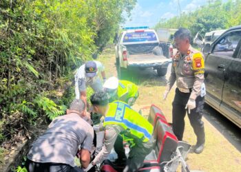 Kecelakaan lalu lintas maut terjadi di Jalan Raya Trans Kalimantan KM 63, Desa Teluk Bakung, Kecamatan Sungai Ambawang, Kabupaten Kubu Raya, Selasa (24/3/2026) sekitar pukul 06.30 WIB.