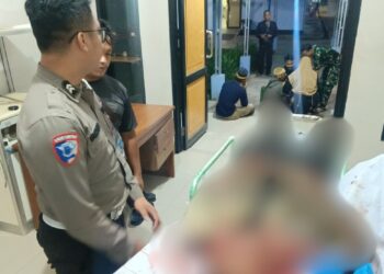 Seorang pemotor berinisial ATW (27) meninggal dunia setelah mengalami kecelakaan tunggal di Jalan Angkasa Pura II, Kecamatan Sungai Raya, Kabupaten Kubu Raya, Senin (23/3/2026) sekitar pukul 23.00 WIB.