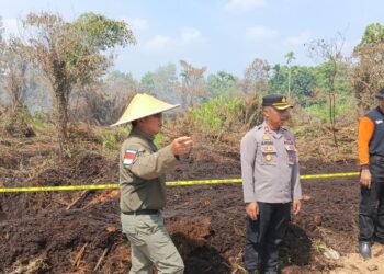 Kepolisian Resor Kubu Raya mengambil langkah tegas dengan menyegel sejumlah lahan terbakar di kawasan ujung Sungai Raya Dalam, Kamis (26/3/2026).