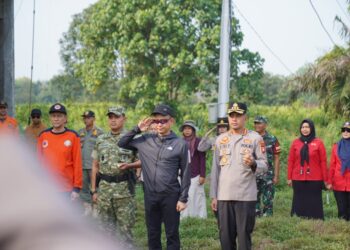 Wali Kota Pontianak Edi Rusdi Kamtono memberikan arahan pada apel kesiapsiagaan penanganan karhutla di Posko Jalan Sepakat 2 Kecamatan Pontianak Tenggara.