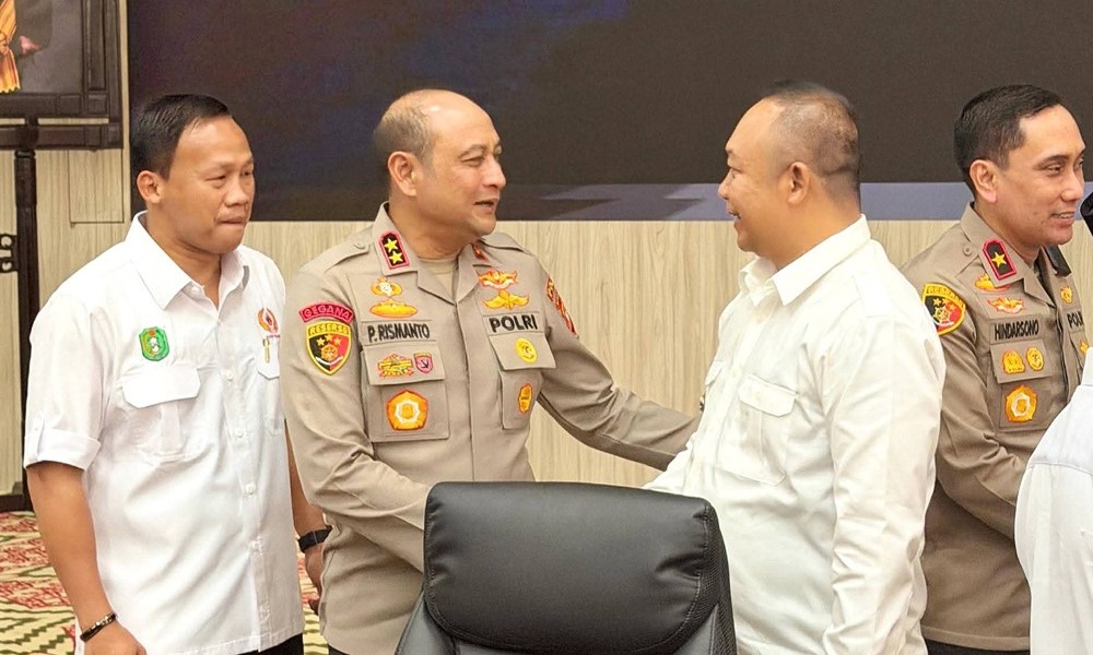 Bupati Ketapang, Alexander Wilyo bersama Kapolda dan Anggota DPD RI, Daud Yordan.