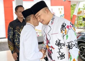 Bupati Ketapang, Alexander Wilyo menyambangi kediaman Wakil Bupati Jamhuri.