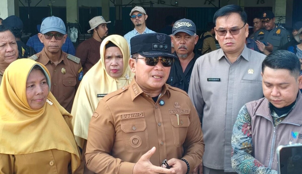 Bupati Sujiwo bersama Tim Kementerian Perdagangan meninjau lokasi pembangunan Pasar Induk Kubu Raya, Senin, 20 April 2026.