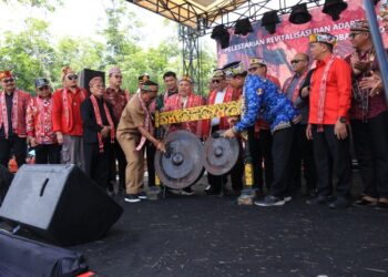 Buka Naik Dango ke-41 di Sungai Ambawang, Wagub Krisantus Ajak Masyarakat Dayak Lestarikan Adat Budaya