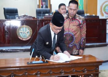 Penandatanganan berita acara penyampaian LKPJ Tahun Anggaran 2025.