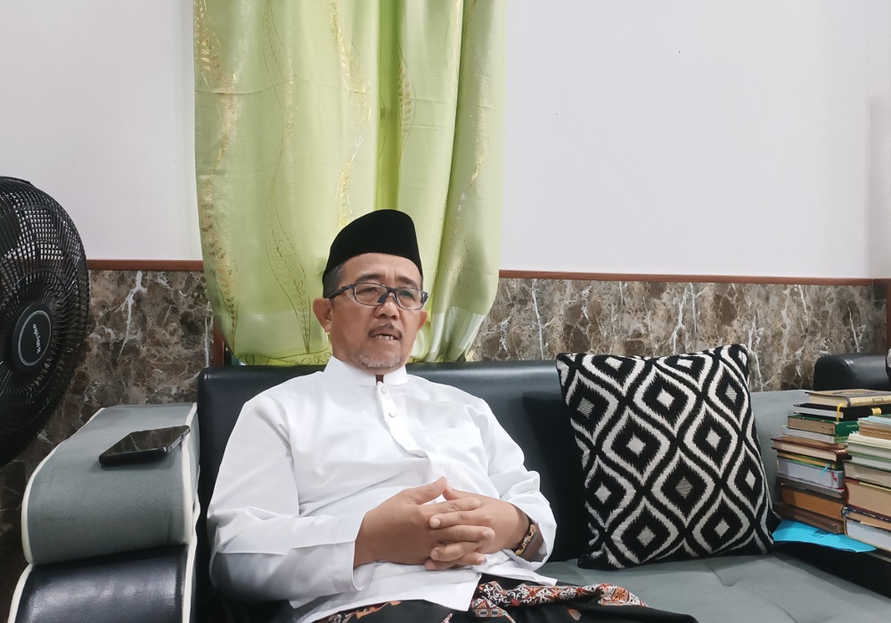 Ketua Tanfidziyah PCNU Ketapang, KH Abdullah Al Faqir ketika diwawancara wartawan, Jumat (03/04). Foto: JURNALIS.co.id