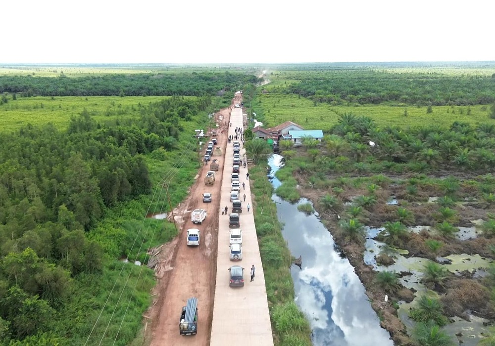 Jalur Pelang menuju Kepuluk telah dibangun pemerintah. Jalur ini sudah lebih baik dari sebelumnya. Gambar diambil melalui drone.