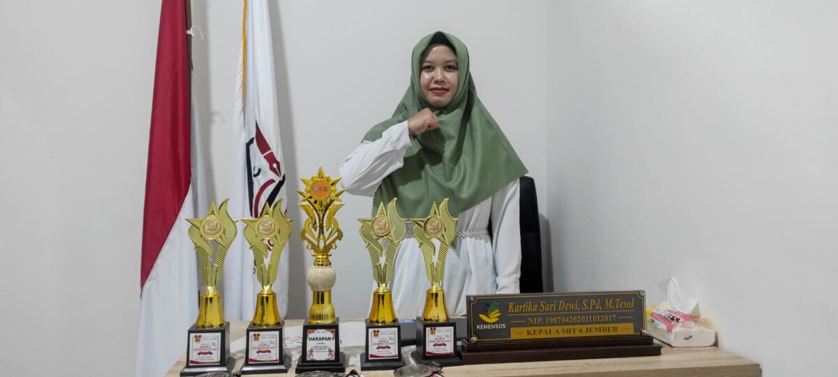 Kepala Sekolah Rakyat Terintegrasi (SRT) 6 Jember, Kartika Sari Dewi, saat dijumpai Jurnalis.co.id. Foto: Sigit Priyono