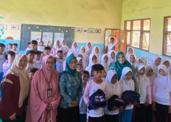 Pemkab Jember kampanyekan Gerakan Gemar Makan Ikan di SDN Sumberjambe 04. Kegiatan ini diikuti 100 anak-anak.
