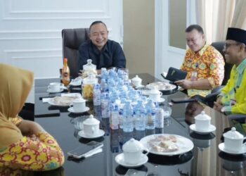 Pengurus LPTQ Ketapang dan Panitia Pelaksana MTQ menghadap Bupati Ketapang. Mereka melaporkan pesiapan MTQ XXXIII tingkat Kabupaten. Foto: Prokopim