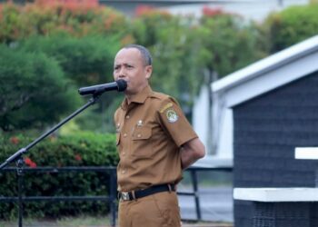 Sekda Ketapang, Repalianto, memimpin apel para ASN usai libur lebaran Idul Fitri 1447 Hijriah