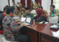 Sekda Mempawah, Ismail, saat menghadiri rapat konsultasi publik penyusunan Naskah Akademik dan Rancangan Undang-Undang bagi tujuh kabupaten/kota di Kalimantan Barat. Foto Prokopim Mempawah