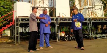 Sekretaris Daerah Ismail saat melihat lokasi kegiatan MTQ di Desa Sekabuk, Kecamatan Sadaniang. Foto Prokopim