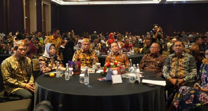 Gubernur Norsan Apresiasi Bank Kalbar dan RSJ Kalbar Raih Bintang 5 Top BUMD Awards 2026