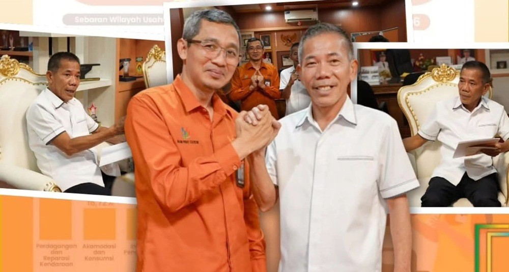 Wakil Bupati Ketapang, Jamhuri melakukan salam komando dengan Kepala BPS, Puspo Sasmito