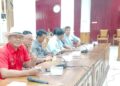 Zulkarnaidi (Baju merah) bersama beberapa perwakilan Aliansi Mahasiswa, Pemuda, dan Masyarakat Bersatu Mempawah saat mengelaar audiensi dengan Pemerintah kabupaten Mempwah terkait Pembangunan Pendopo RUmah Dinas Bupati Mempawah. Ist
