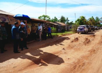 Gubernur Norsan Tinjau Kerusakan Jalan Pesaguan – Kendawangan