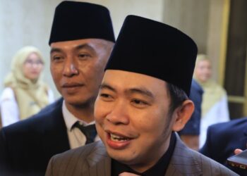 Bupati Jember, Gus Fawait, menanggapi video viral Anggota DPRD Kabupaten Jember yang merokok dan main game saat RDP. Foto Sigit Priyono/Jurnalis.co.id