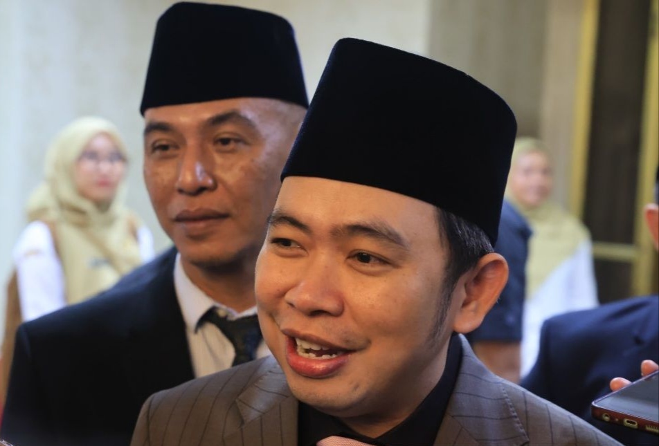 Bupati Jember, Gus Fawait, menanggapi video viral Anggota DPRD Kabupaten Jember yang merokok dan main game saat RDP. Foto Sigit Priyono/Jurnalis.co.id