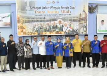 Bupati Sujiwo dan jajaran melepas 35 calon haji asal Kubu Raya di Batam, Kamis, 7 Mei 2026.