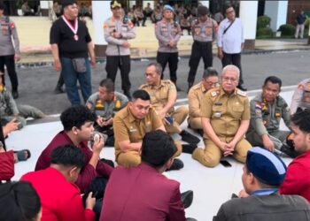 Sekda Kalbar Temui Massa Aksi Aliansi Cipayung