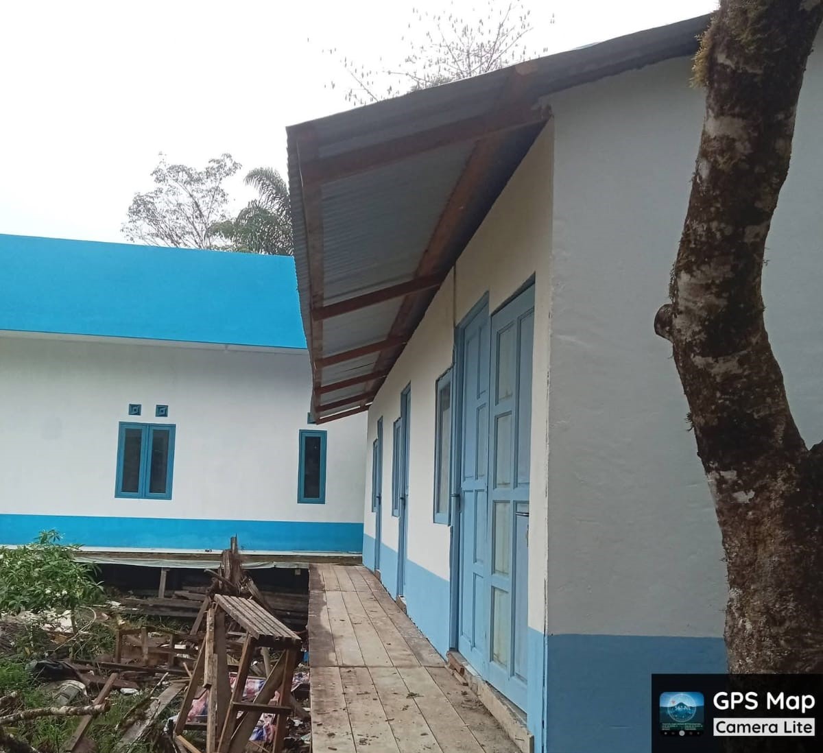 Dapur MBG di Desa Nanga Dua, Bunut Hulu, Kabupaten Kapuas Hulu mirip kantin sekolah. Pembangunan inipun memantik protes warga.